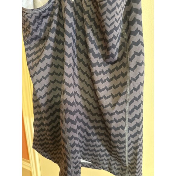 New Balance Womens Racerback Tank Top Large Black & Gray Chevron Print Lightweig - Picture 5 of 7